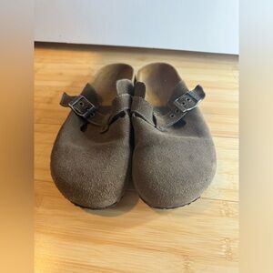 Boston clogs